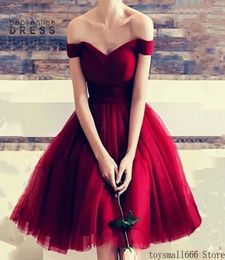 Popular Burgundy Ruffles Tulle Homecoming Dresses A Line Sweetheart Backless Mini Short Cocktail Bridesmaid Dresses Laceup Prom E3411461