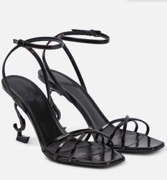 Tasarımcı Yaz Yürüyüşü Elbise Ayakkabı Opyum Topuklu Sandalet Sırlı Deri 85 100mm Yüksek Topuk Sandal Siyah Deri Topuklu Nkle Kayış Açık Toe Düğün Partisi Ayakkabı 35-42