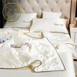 High End Summer Autumn Cool Feeling Quilt Luxury Satin Embroidery Quilting Thin Quilts Can Be Washed Air Conditioner Comforters 240318