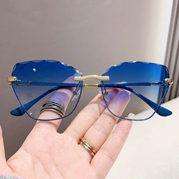 Designer Classic sunglasses fashion summer anti-ultraviolet sunglasses men and women anti-glare popular network Ins street beat rimless glasses with box