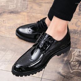 Casual Shoes Men's Fashion Brogue Lace-up Patent Leather Derby Shoe Business Wedding Formal Dresses Gentleman Black Tide Footwear Mans