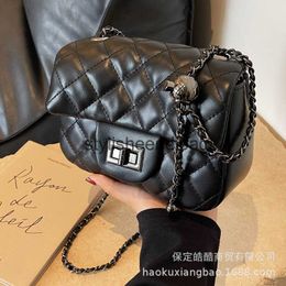 Shoulder Bags Lingge Chain Bag for Womens Autumn 2023 New niche design with a high-end and stylish one shoulder crossbody bag small square H240401
