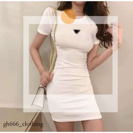 Woman Clothing Casual Dresses Short Sleeve Summer Womens Dress Camisole Skirt Outwear Slim Style with Budge Designer Lady Sexy Dresses 836