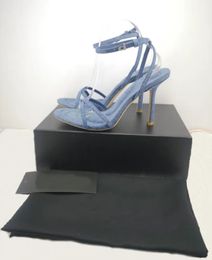 42, 43 версии верхнего уровня подлинной кожаной нижней линии женских сандалий с поперечным шелковым столовым столом для кнопок туфли на взлетно