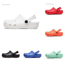 Classic 2024 Clogs Sandals Designer Slides Sandal Mens Womens Kids Slippers Cros Bayaband Slide Slip-on Flip Flops Platform Shoes Dhgate