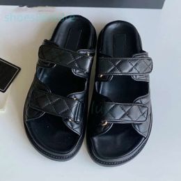 Designer Slipper Dad Sandal Womens Channel Sandals Women Shoppers Shoes planos Sliders de alta qualidade Sapatos casuais Plataforma de verão Tamanho da praia 35-41