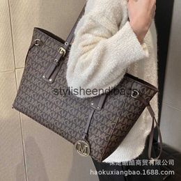 Shoulder Bags This years popular handbag for women with large capacity 2023 new fashionable texture shoulder bag versatile autumn and winter commuting tote H240401