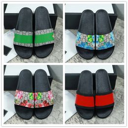 2024 Italia Slifori Designer Sandals Parigi Nuove vetrini di gomma Sandali Brocade Floral Women Uomini Scifettani Flip Flip Flop