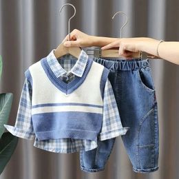 Childrens Spring and Autumn Clothing Set Boys Long Sleeve Shirt Vest Jeans 3-piece Baby Casual Clothing Set 240314