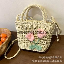 Shoulder Bags Woven straw bag for women in 2024 new niche design one shoulder crossbody French high-end feel portable bucket H240401