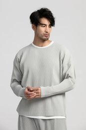 Miyake Pleated Full Sleeve Round Collar T Shirt For Men Fashion Japanese Streetwear Long Sleeve Plain T-shirt Casual Top 240329