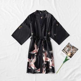 07YG Sexy Pyjamas Fashion Satin Robe Female Bathrobe Sexy peignoir femme Silk Kimono Bride Dressing gown sleepwear Night Grow For Women 2404101