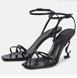 24S Designer Summer Walk Dress Shoe Opyum-Sandalen mit Absatz aus glasiertem Leder, 100 mm hohe Absätze, Sandale aus schwarzem Leder, Absatz, Knöchelriemen, offene Zehen, Hochzeits-Party-Schuhe, 35–42, Box