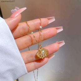 Pendant Necklaces New Fashion Trend Stainless Steel Elegant and Exquisite Zirconia Chain Hollow Shell Pearl Necklace Womens Jewelry Party Advanced GiftL2404