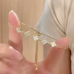 Vans Four leaf clover bracelet for womens new light luxury Instagram niche design high-end and minimalist student best friend handmade Jewellery gift