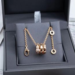 Kadın kolye moda yılan kemik kolye tasarımcısı elmas takı, klasik büyüleyici parçalar, kutu ile veya kutu olmadan Sevgililer Günü hediyesi.