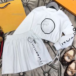 Novos conjuntos de roupas de moda de designer de luxo meninas algodão camiseta duas peças logotipo da marca superior crianças camisas de manga bufante ternos preto branco roupas de bebê