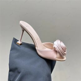 2024 Elegente Sandalen Rosenblumschnalle Gurt Dünne High Heels Desinger Leder Sandalen Seiden Frau Sommer Lady Stilettos Schuhe große Größe