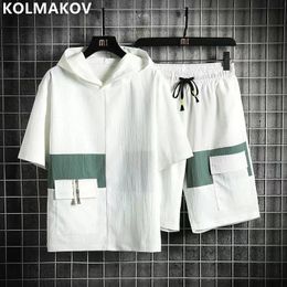 2023 Summer Mens Classic Fashion Ice Silk Sports Suit Casual Loose Large Size Comfortable HighQuality TwoPiece Set 240326