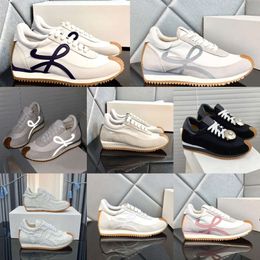 Scarpe casual Flow Runner in nylon e pelle scamosciata Sneaker stringata con tomaia morbida e suola con onde in gomma color miele Scarpe da donna da uomo in pelle bovina scarpa loewve