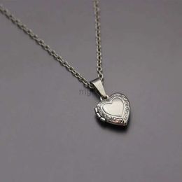 Pendant Necklaces 1pc Tiny Heart Photo Frame Pendant Necklace Love Heart Charms Floating Locket Necklaces Women Men Fashion Memorial Jewelry 240330