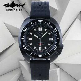 Relógios de pulso Heimdallr Vintage Men Dive Watch 20ATM Resistente à Água C3 Luminoso Dial Sapphire Crystal NH35 Movimento Automático PVD Black Case