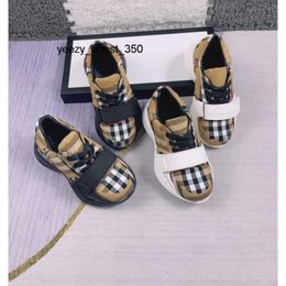 Burbrerieds burberieds burnerrys Children designer Baby Shoes High quality for Boys Girls Fashion Stripe Embroidery Pattern Comfortable Kids Genuine Leather Ca