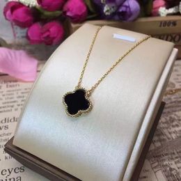 Classic Fashion Four leaf Clover Necklace Designer Necklace for Women Luxury Brand Designer Necklace Fashionable High quality 18k Gold Pendant Necklace Jewellery