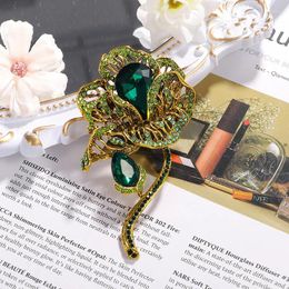 Brooches Fashion Niche Design Retro Exaggerated Large Flower Crystal Brooch Female Atmospheric Antique Rose Pin Accessories
