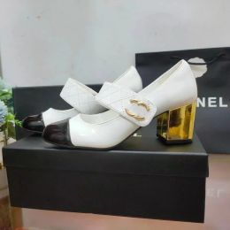 Scarpe firmate Parigi Scarpe di moda da donna Designer di lusso Canale Tacchi alti, Scarpe con scritte in pelle ricamate Abito piatto per appuntamenti da donna