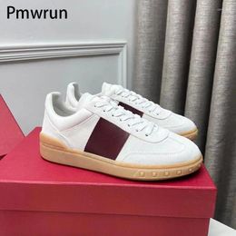 Casual Shoes In The Spring Of 2024 Dexun Leather Retro Flat-bottomed Couple Colour Matching Running Sports Shoes.