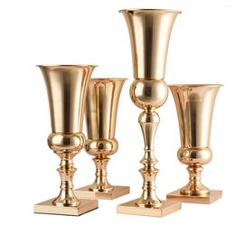 Candle Holders Factory Customised European-Style Golden Stand Pillar Candlestick Iron Craft Petal Holder Home Decoration Wedding Props