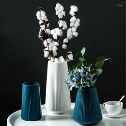 Vases Simple Striped Small Vase Living Room Flower Arrangement Decoration Imitation Ceramic Plastic Pot