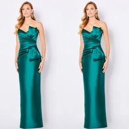 Elegant Long Green Scalloped Mother of the Bride Dresses With Peplum Sheath Satin Sleeveless Godmother Dresses Formal Party Gown Floor Length for Women