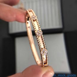 Luxury Top Fine Brand Bangle for Women Vanclef Cnc High Board Kaleidoscope Bracelet with Four Leaf Clover Narrow Board v Gold Plate Bracelet As a Gift