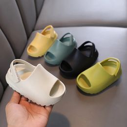 Childrens Slippers Summer Wear Sandals Slippers Wholesale Soft Soles Breathable Comfortable Beach Shoes Hole Shoes Small Kids 240322