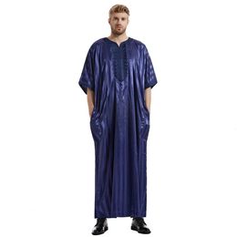 Ramadan Muslim Dress Abayas Dubai Casual Kaftan Satin Robe Stripes Islamic Costume Short Sleeve Jubba Thobe for Mens Middle East 240328