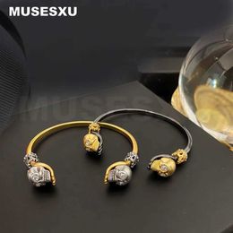 Chain Jewellery and accessories palm and double skull open bracelet suitable for women and men as party and wedding gifts Q240401