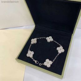 Designer Jewelrys Van Clover Bracelet Luxury v Brand Clover Charm Bracelets for Women 18k Gold White Red Blue Mother of Pearl 4 Leaf Shining Crystal