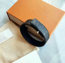 Bracelets Brand Designer Luxury Men's and women's L Slim Bracelets Fashion Unisex Jewellery Aolly black Leather With box