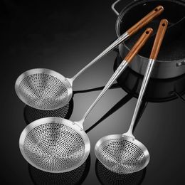 Stainless Steel Colander Strainer Soup Spoon Pot Oil Filter Skimmer Mesh Long Wooden Handle Kitchen Sieves Scoop Tableware 240326