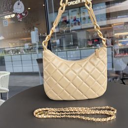23A Womens Luxury Designer Lambskin Underarm Tassel Chain Shoulder Bags Gold Metal Hardware Large Capacity Card Holder Diamond Lattice Handbags 17.5X24X6CM