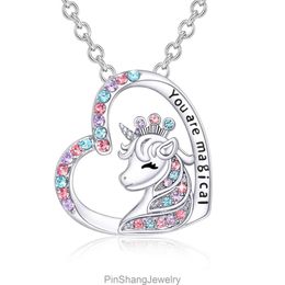 Nuova collana con unicorno, graziosi accessori colorati, collana regalo
