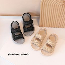 Beach shoes breathable soft bottom men and girls seaside fashion Korean childrens sandals 240322