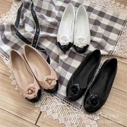 40% OFF Designer shoes Sheepskin Leather French Flower Small Fragrant Wind Shallow Mouth Single for Women Flat Grandma Shoes