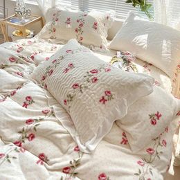 Bedding Sets French Retro Milk Velvet Bed Cover Quilt Coral Plus Three-piece Autumn And Winter Skirt