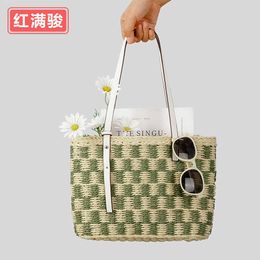 2023 Spring/Summer Handwoven Vegetable Basket Women's Bag Beach Vacation Countryside Style Handbag Personalised Contrast Colour Shoulder Bag 240402