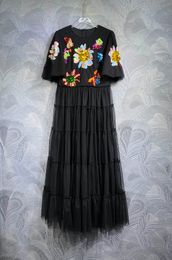European Station 2024 Spring New Round Neck Short sleeved Embroidered Bead Flower Yarn Waist Slimming Dress