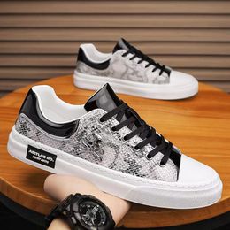 new Brand New Men Leather Casual Shoes Crocodile Fretwork Loafers Men Low Tops Spring Summer Flat Shoes Cool Leisure Sneakers 44