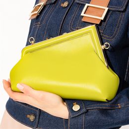 High quality designer bag Wallets First Vintage Clutch crossbody Even Bags for womans mens cool hasp tote Shoulder cosmetic bags Luxury lady Black leather hand bags